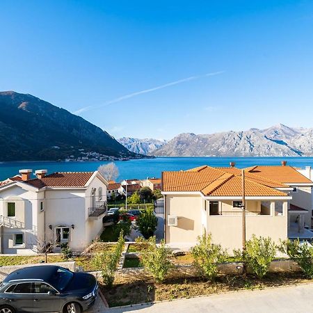 Boka View Luxury Suite - With Free Garage Parking Kotor Buitenkant foto