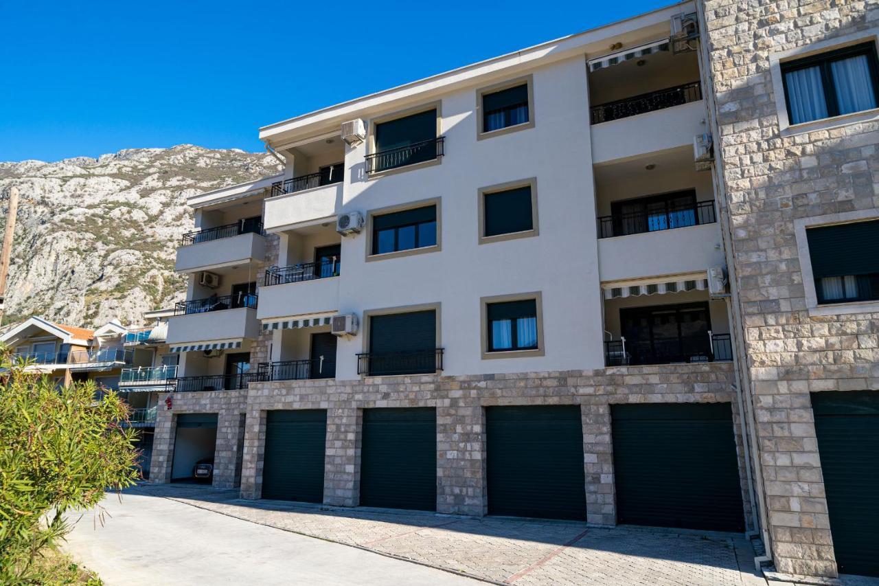 Boka View Luxury Suite - With Free Garage Parking Kotor Buitenkant foto