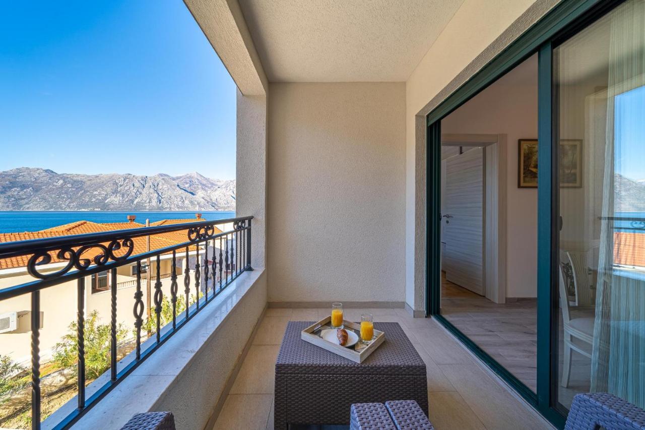 Boka View Luxury Suite - With Free Garage Parking Kotor Buitenkant foto