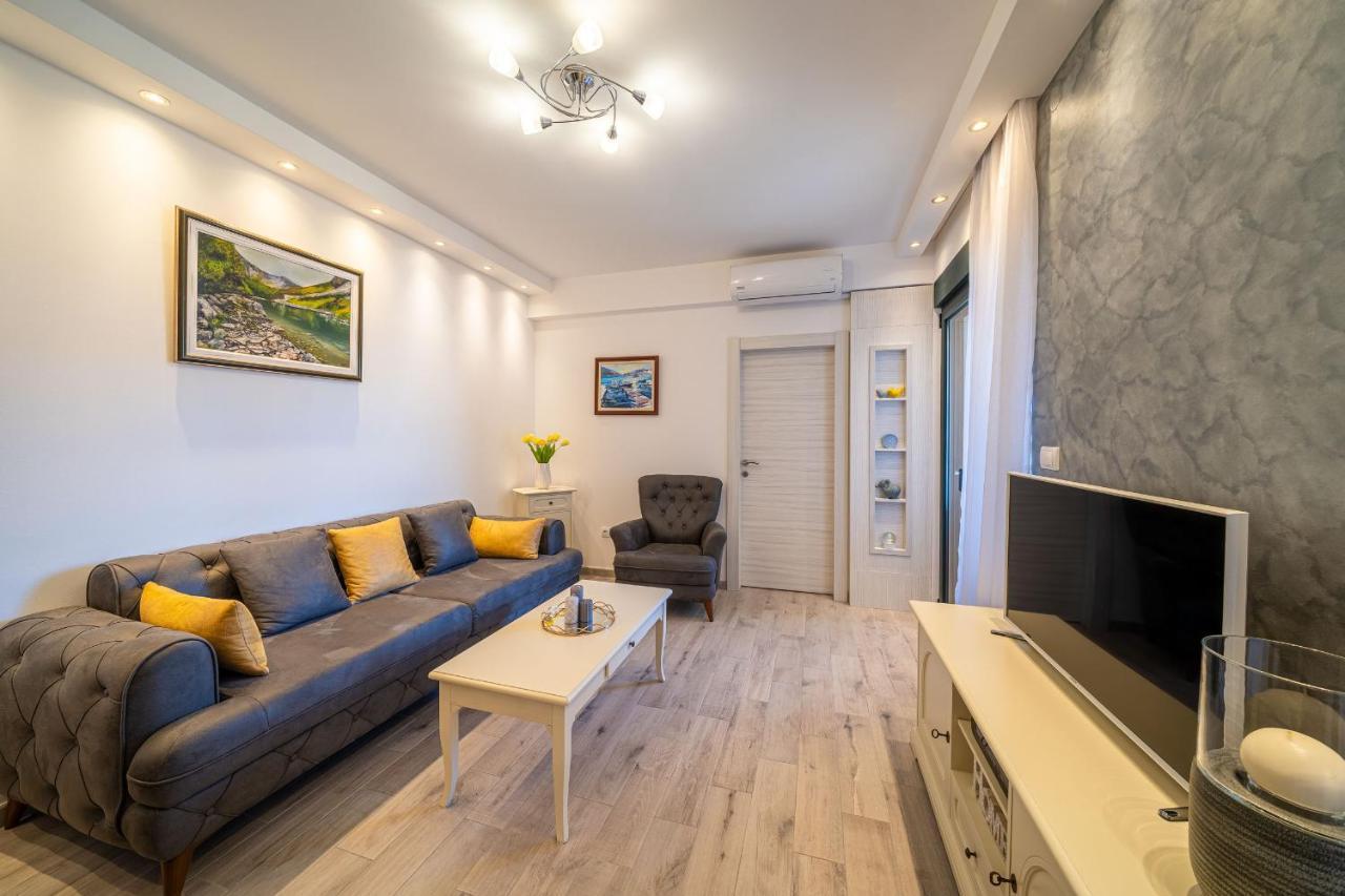 Boka View Luxury Suite - With Free Garage Parking Kotor Buitenkant foto