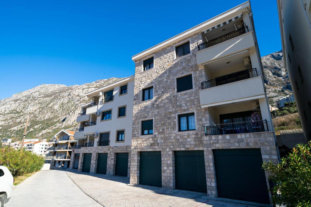 Boka View Luxury Suite - With Free Garage Parking Kotor Buitenkant foto