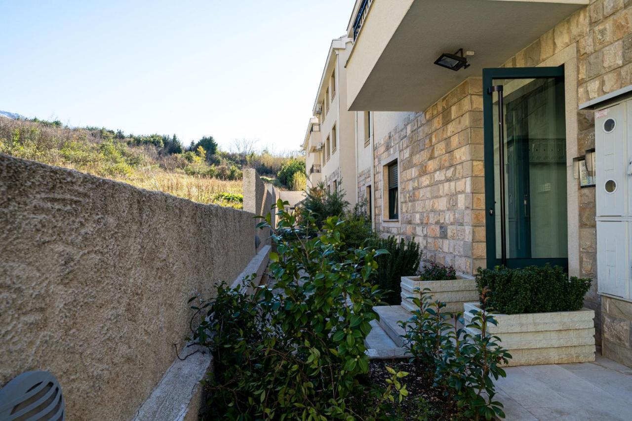 Boka View Luxury Suite - With Free Garage Parking Kotor Buitenkant foto