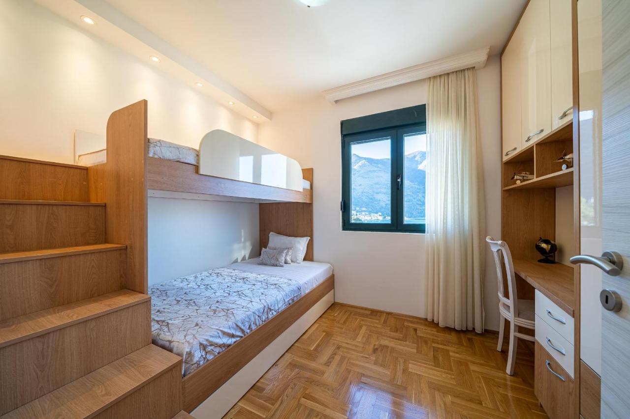 Boka View Luxury Suite - With Free Garage Parking Kotor Buitenkant foto